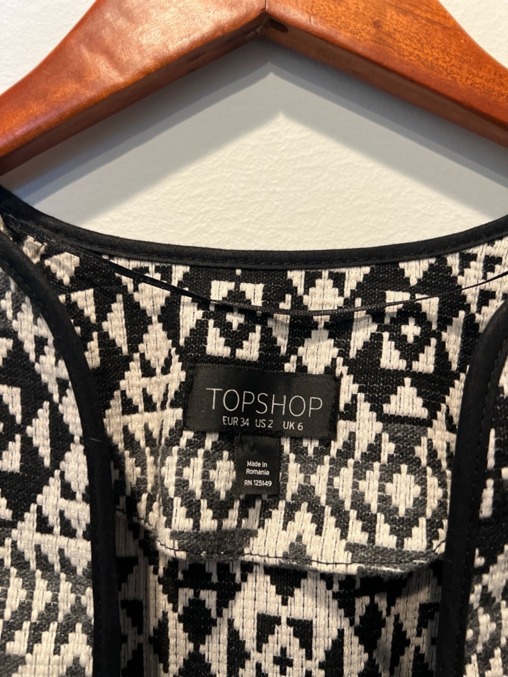 Topshop Black & White Cropped Geometric Knit Jacket - Picture 4 of 5